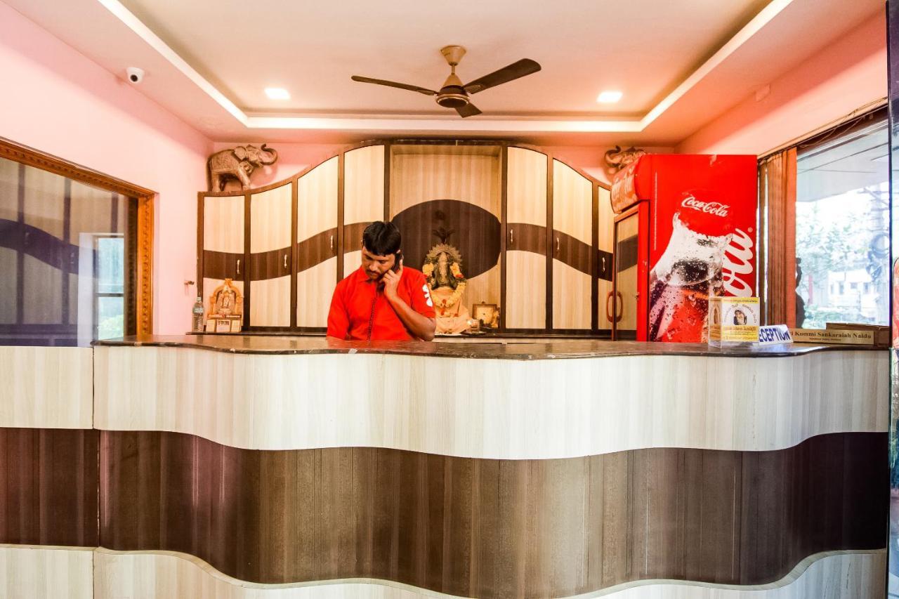 Oyo 62964 Hotel Vandana Grand Nellore Exterior photo